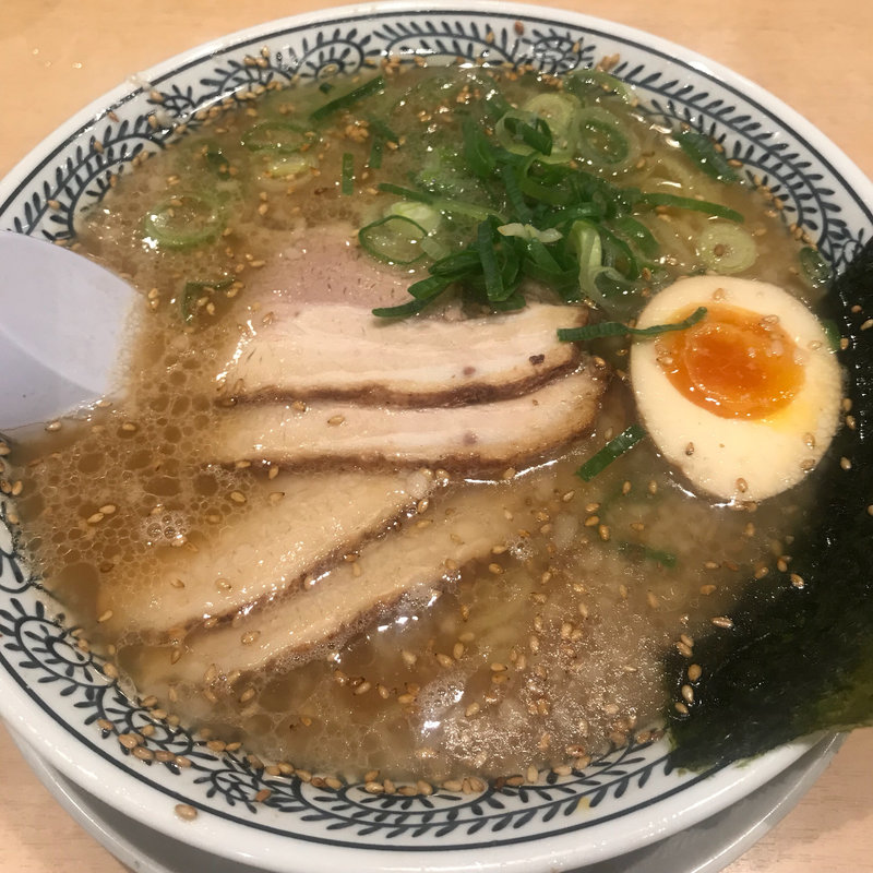 熟成醤油 醤油とんこつチャーシュー 白（元味）(丸源ラーメン 練馬関町店)