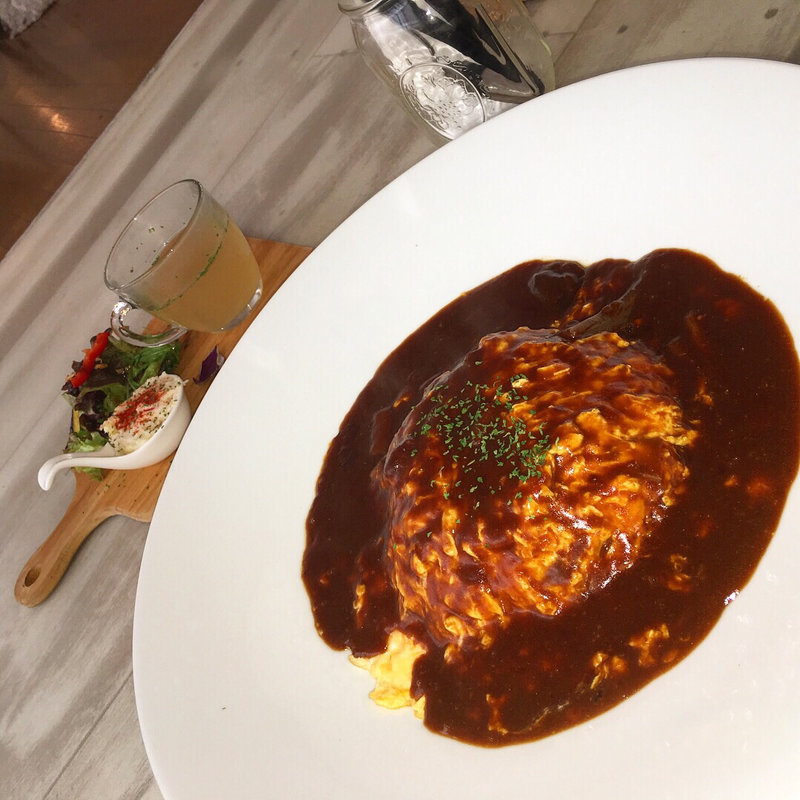 デミグラスソースオムライス(CAFE & SELECT SHOP La mer)