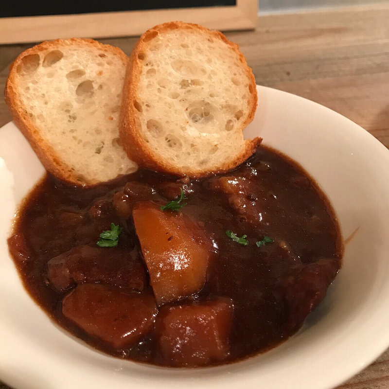 牛すじのデミ煮込み(みなみのカエル)