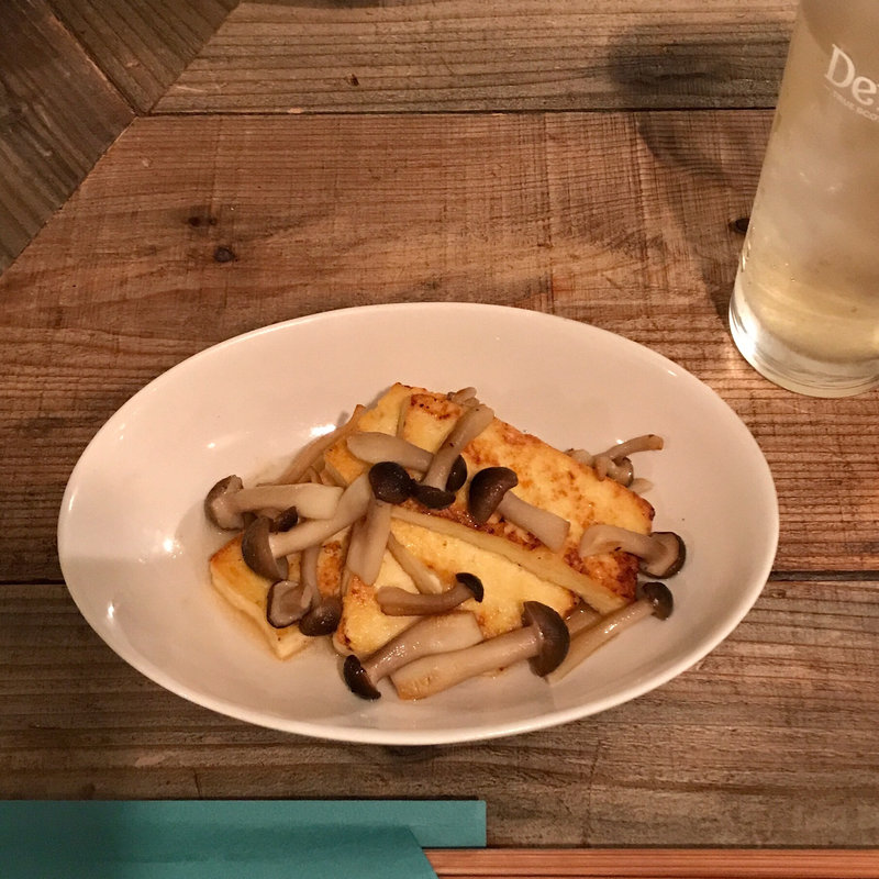 島とうふときのこのソテー(みなみのカエル)