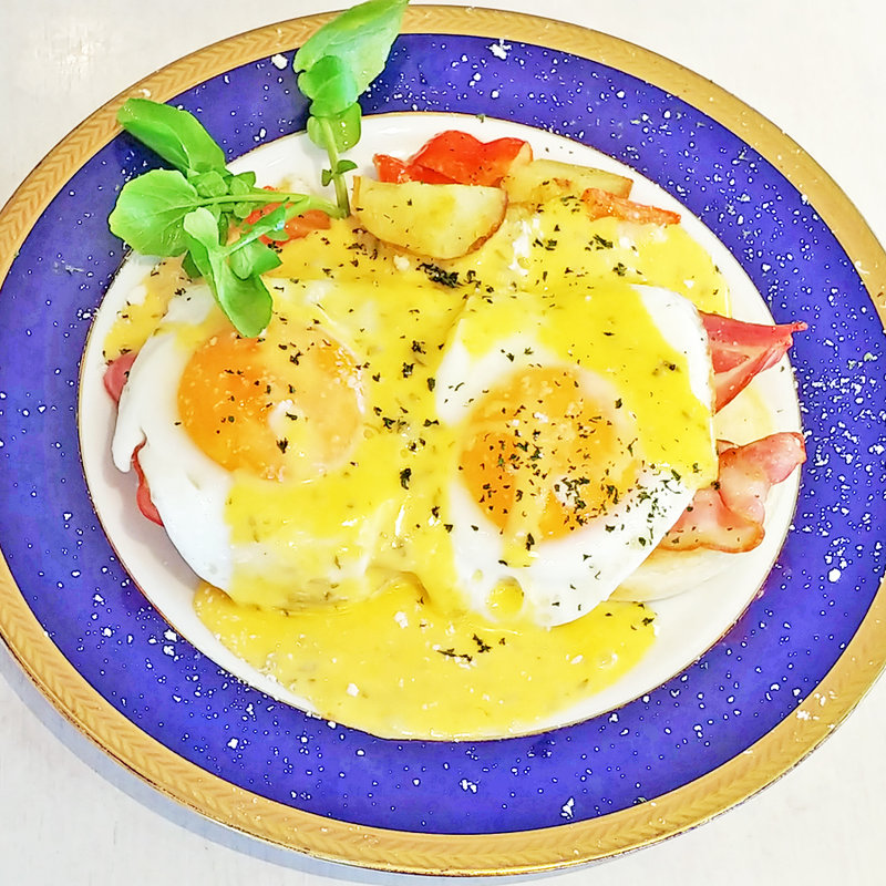 エッグスベネディクト(natural kitchen yoomi)