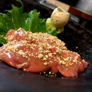 朝びき牝肝レバ刺(焼鳥はなび)