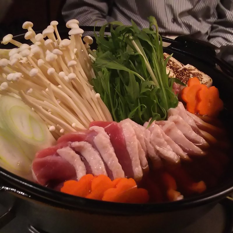 合鴨のすき焼き鍋(地鶏と個室 あきら 川崎本店)