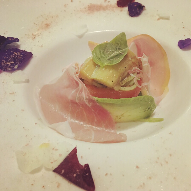 フルーツトマトのアボカド、生ハムの冷製フェデリーニ(レストラン・ピウ)