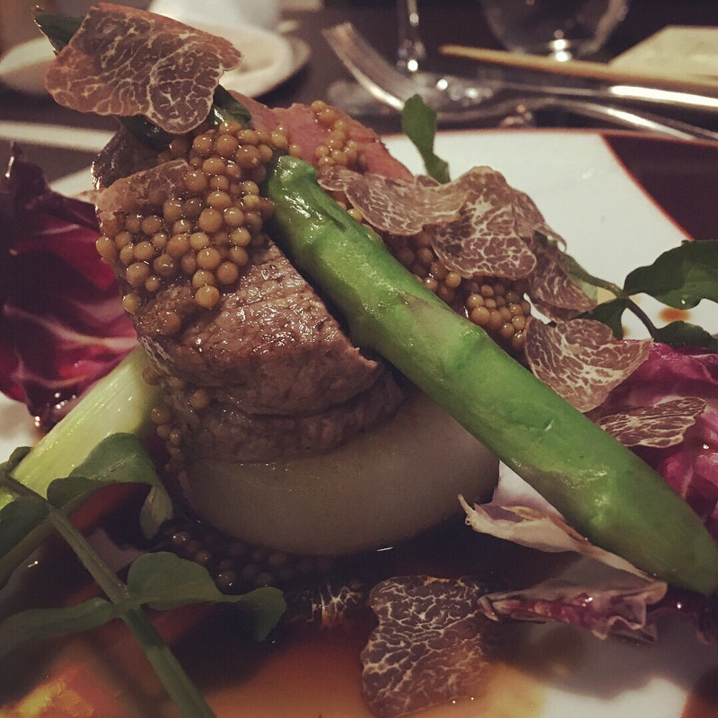 仔牛ヒレ肉のビステッカ タスマニア産スパイシーマスタードソース(レストラン・ピウ)