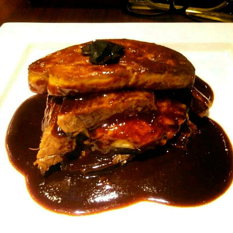 牛肉のミルフィーユ　フォアグラのせ　バルサミコソース(俺のイタリアン)