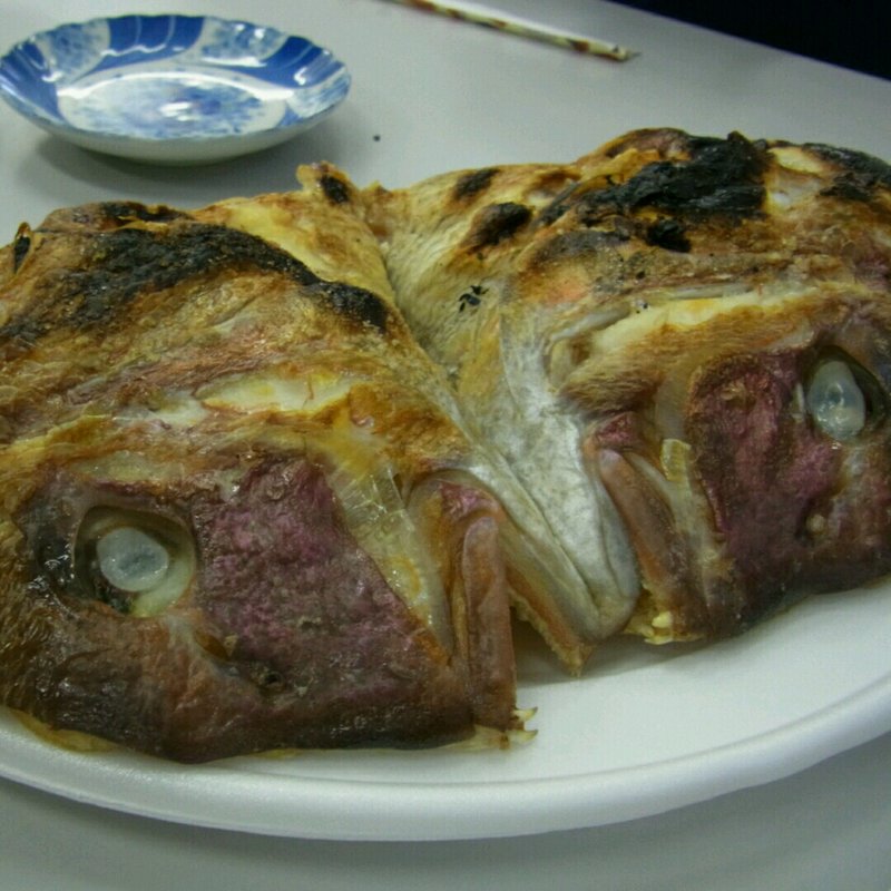 鯛カマ塩焼き(市場の食堂 )