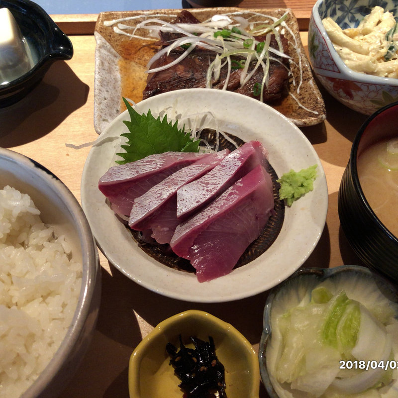刺身付き煮魚定食(秋葉原魚金)