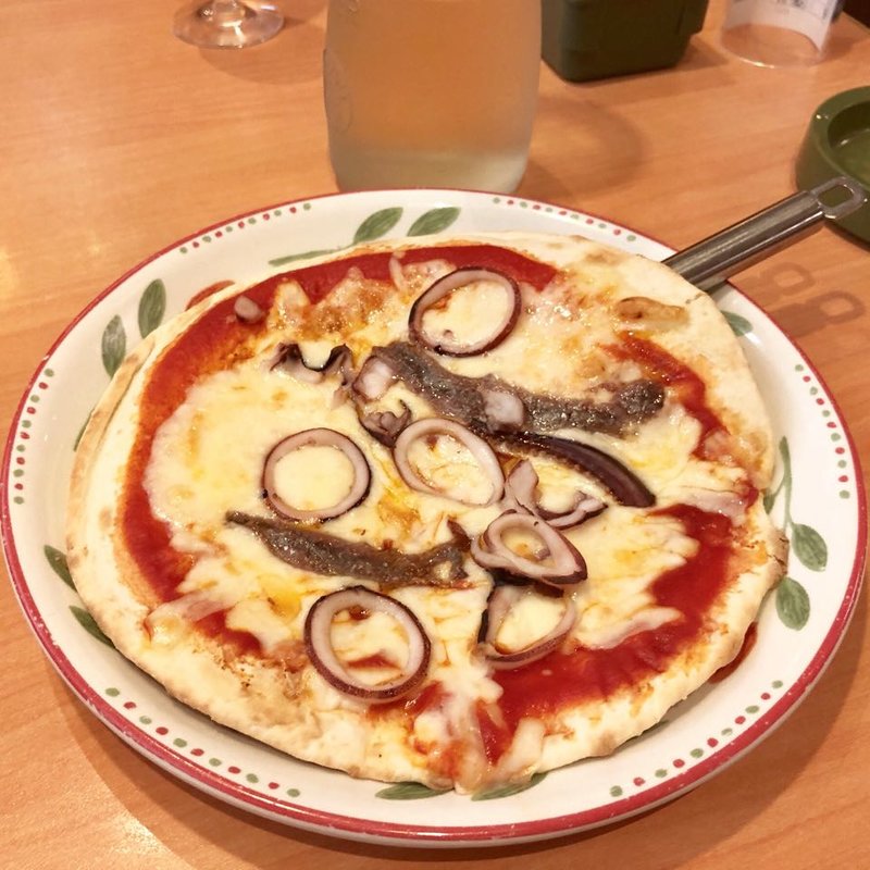 真イカとアンチョビのピザ(サイゼリヤ サミット成城店)
