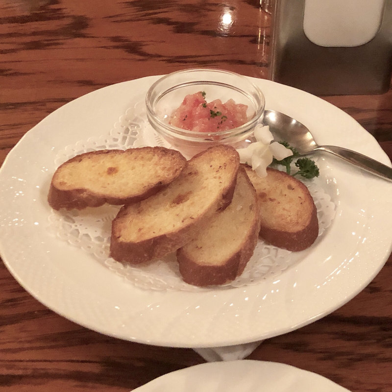 ガーリックトースト ブルスケッタ風トマトコンカッセ(サントリーラウンジイーグル)