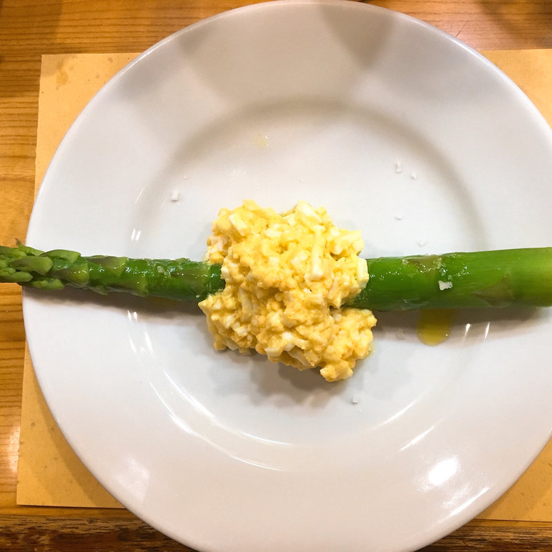 アスパラガスと卵のタルタル(メゼババ )