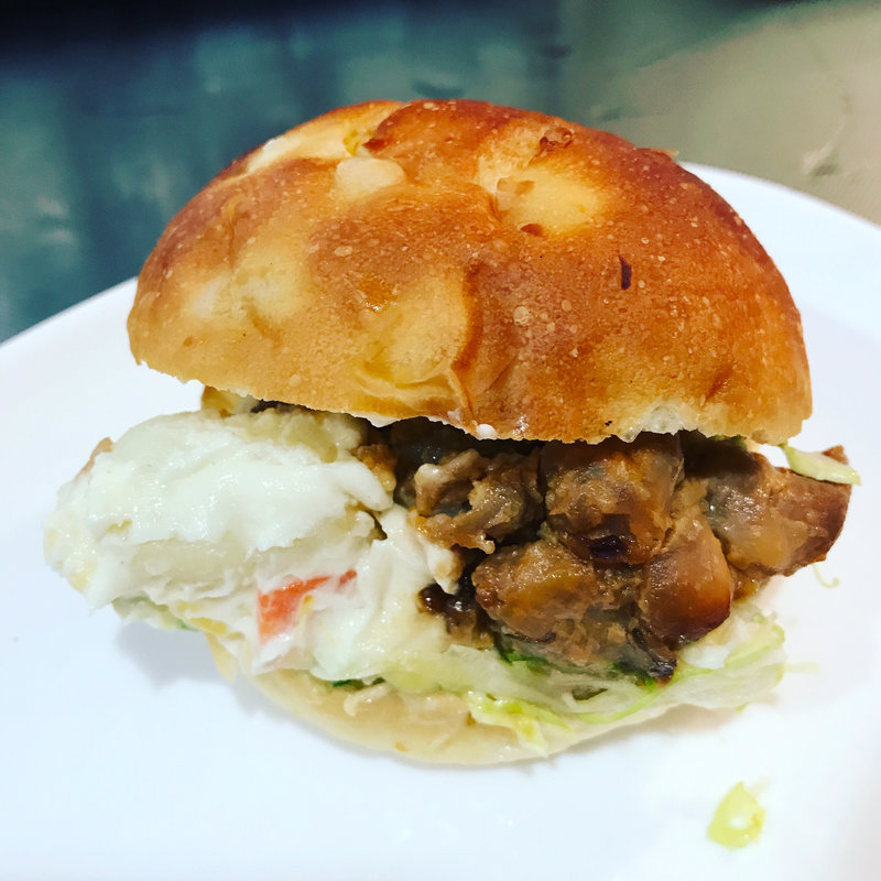 金山寺味噌漬けジューシーチキン(ブーランジュリー オーヴェルニュ)