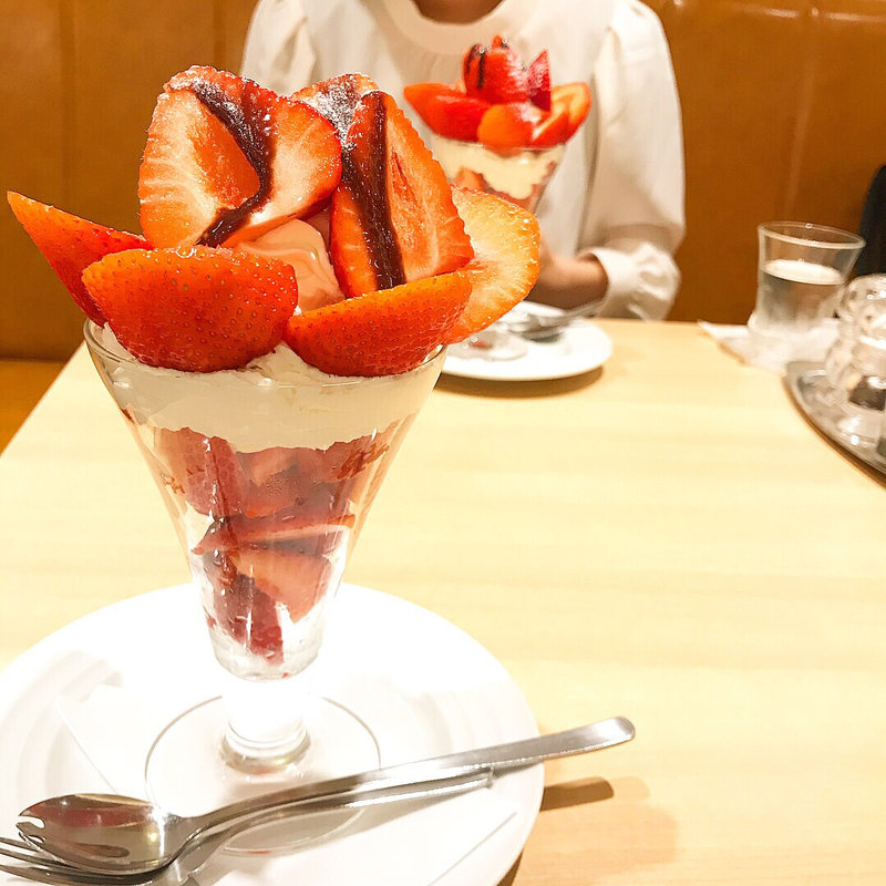 あまおうのパフェ(果実園 リーベル 新宿店)