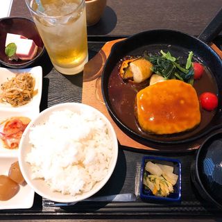 鉄板チーズハンバーグ御前(ワンガーデン西麻布店 japanese restaurant)