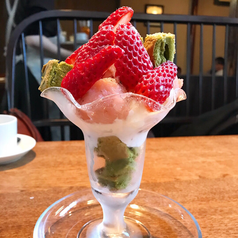 桜パフェ(カナカナ)