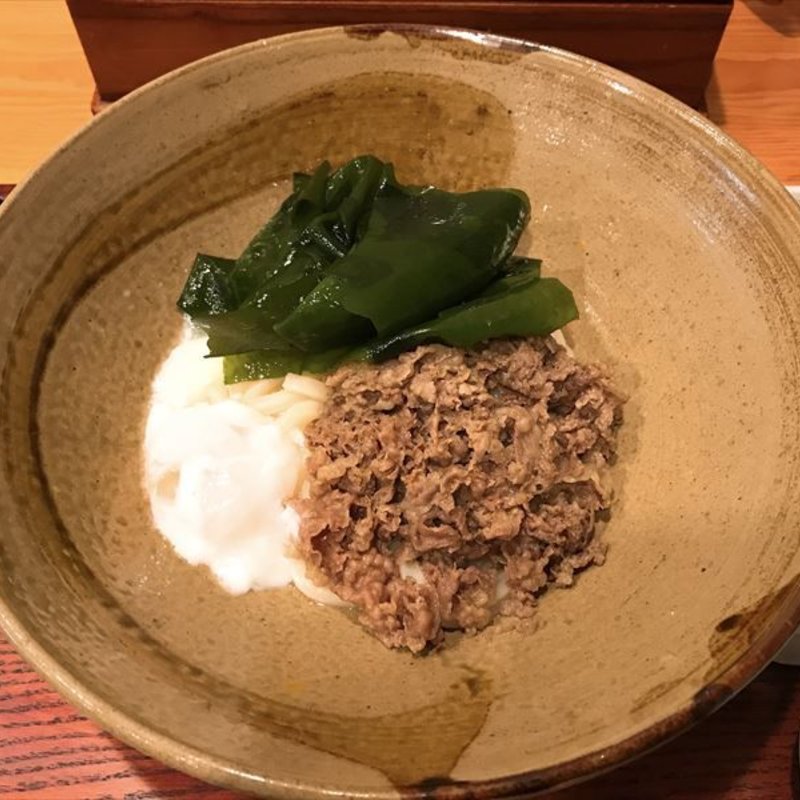 肉温玉ぶっかけわかめトッピング(踊るうどん 梅田店)