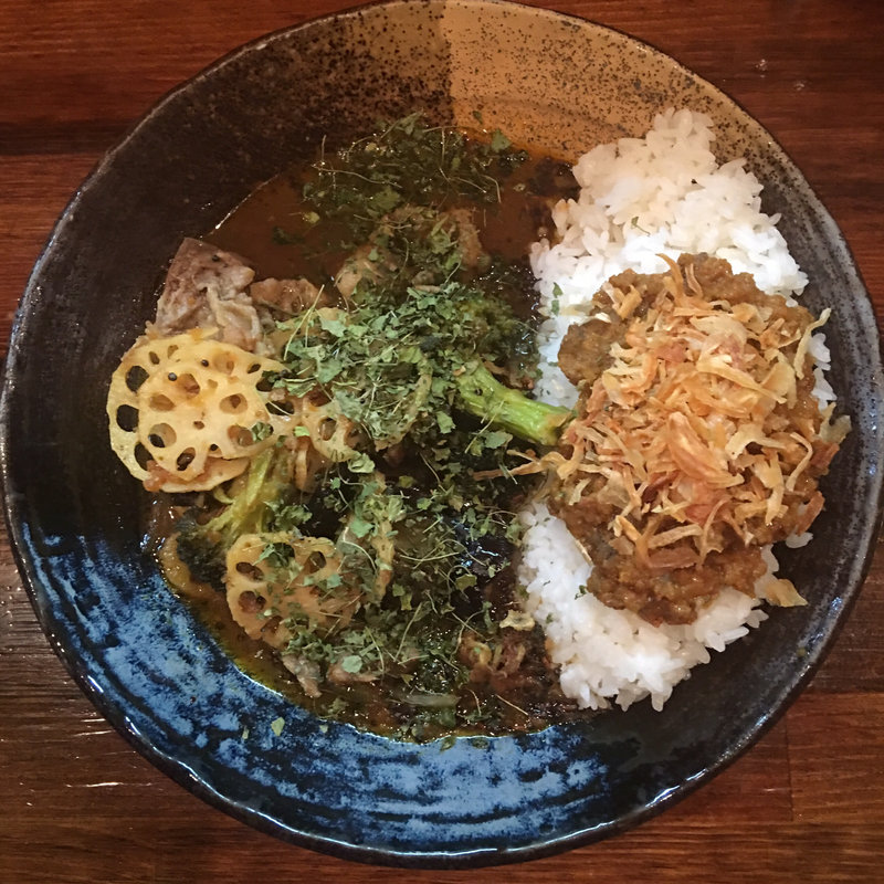 あいがけ 牛スジ＋野菜(カレーノトリコ )