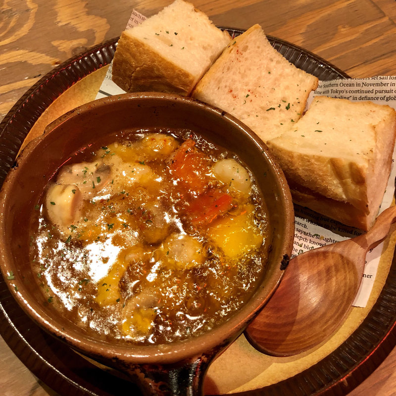 海老とマッシュルームのアヒージョ(小平ダイニング)