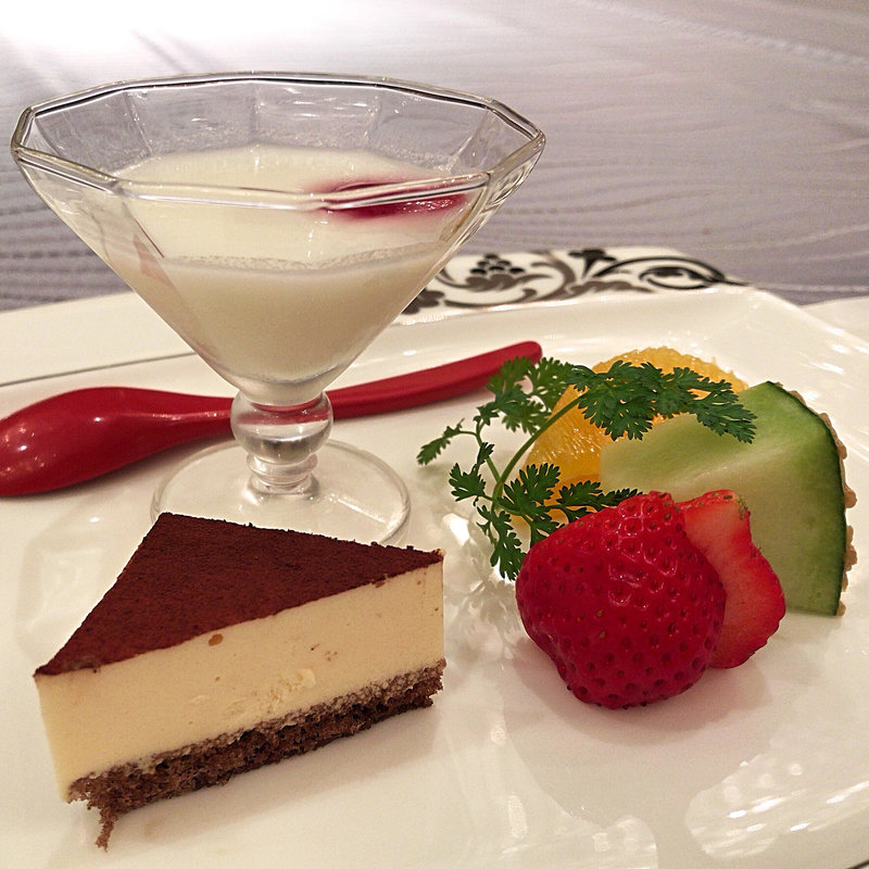 〈デザート〉(遠石会館 )