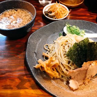 つけ麺モツ(ラーメン 龍の家 新宿 小滝橋通り店 （RAMEN TATSUNOYA）)