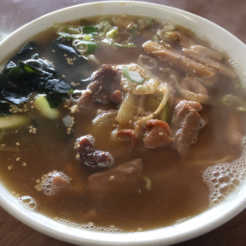 モツラーメン(正油)(中央食堂)