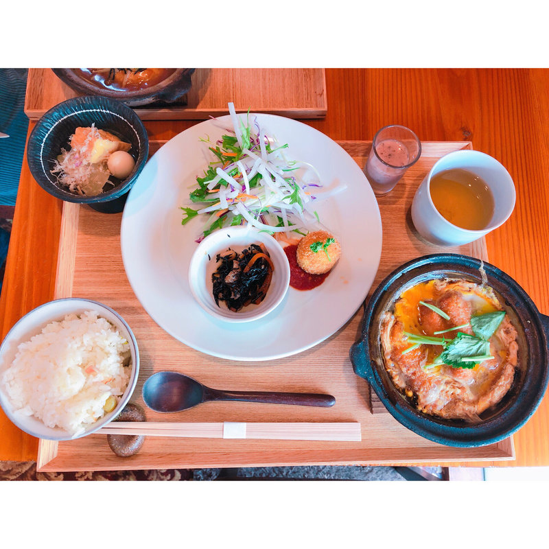 豚カツの玉子とじ鍋と季節のおばんざい(和食CAFE 慈現 （ジゲン）)