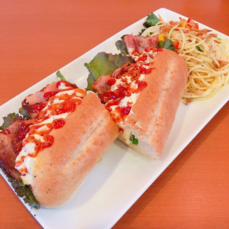 たまごとベーコンサンド(CAFFE SCIMMIA ROSSO （カフェ シンミア ロッソ）)