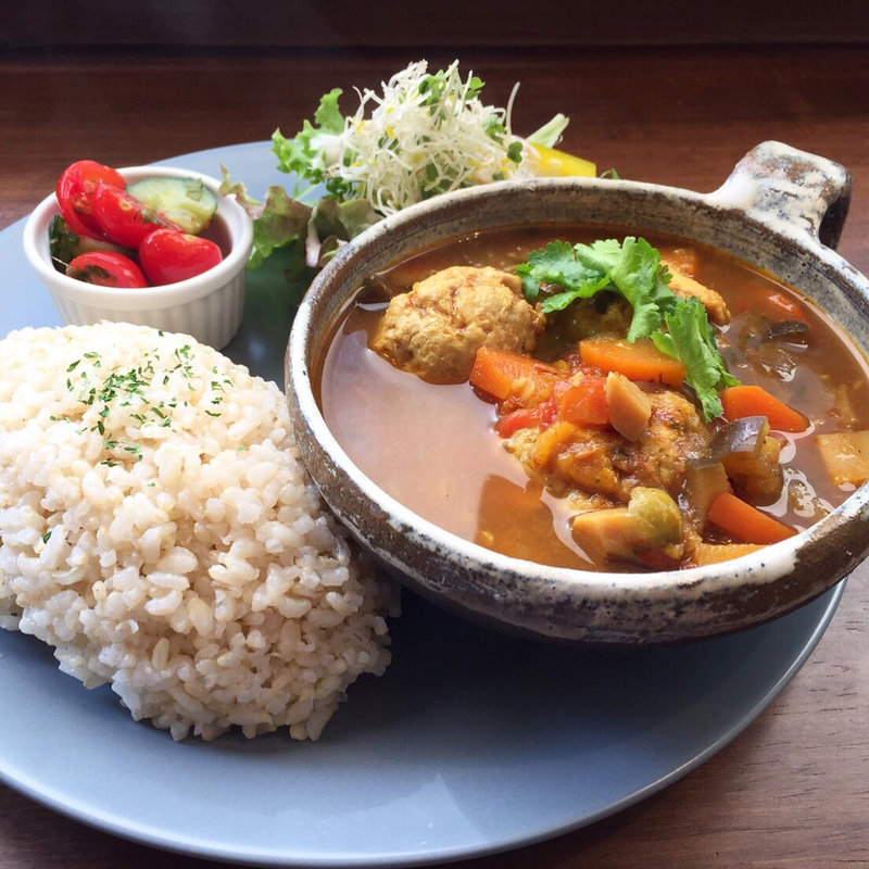本日のカレー(チキンボールのスープカレー)(キラナ スパイス)