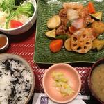 鷄と野菜の黒酢あん定食
