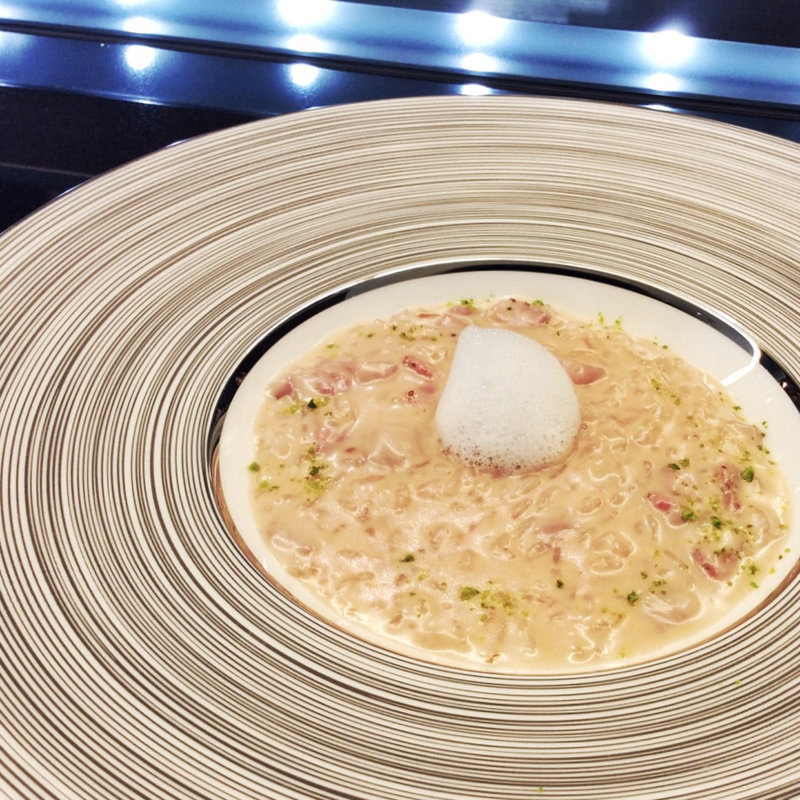 苺のリゾット(トシ ヨロイヅカ 東京)