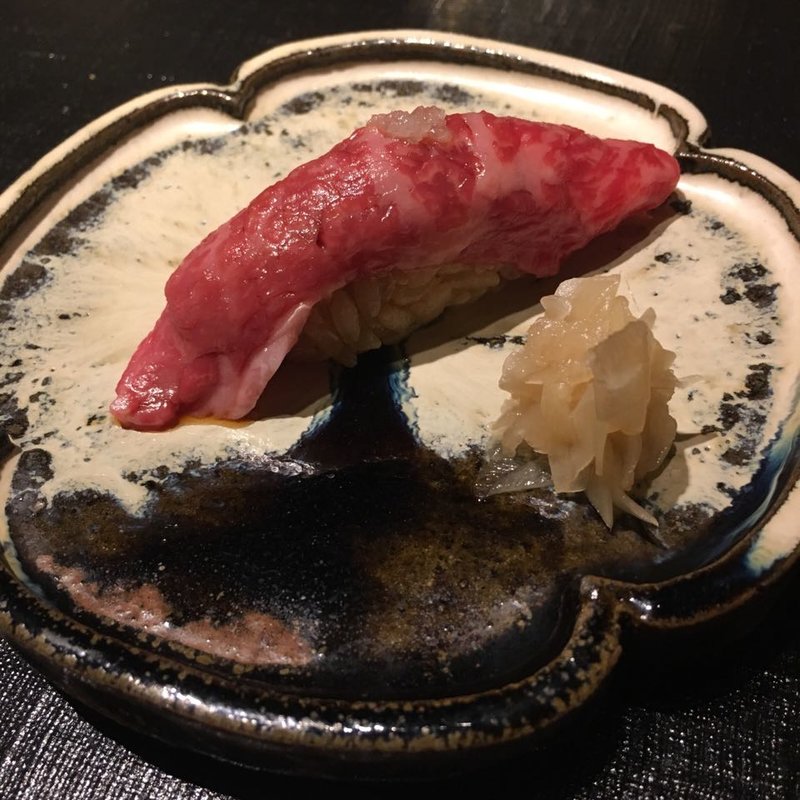 握り鮨 和牛ミニヨン エシャレット(おにく花柳)