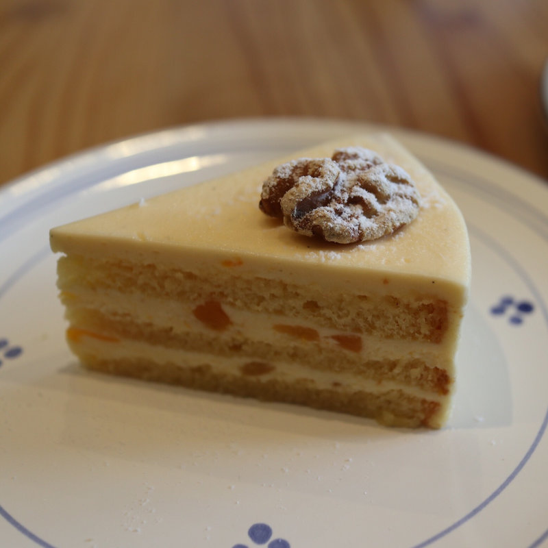 杏のバタークリームケーキ(カフェセルジュ )