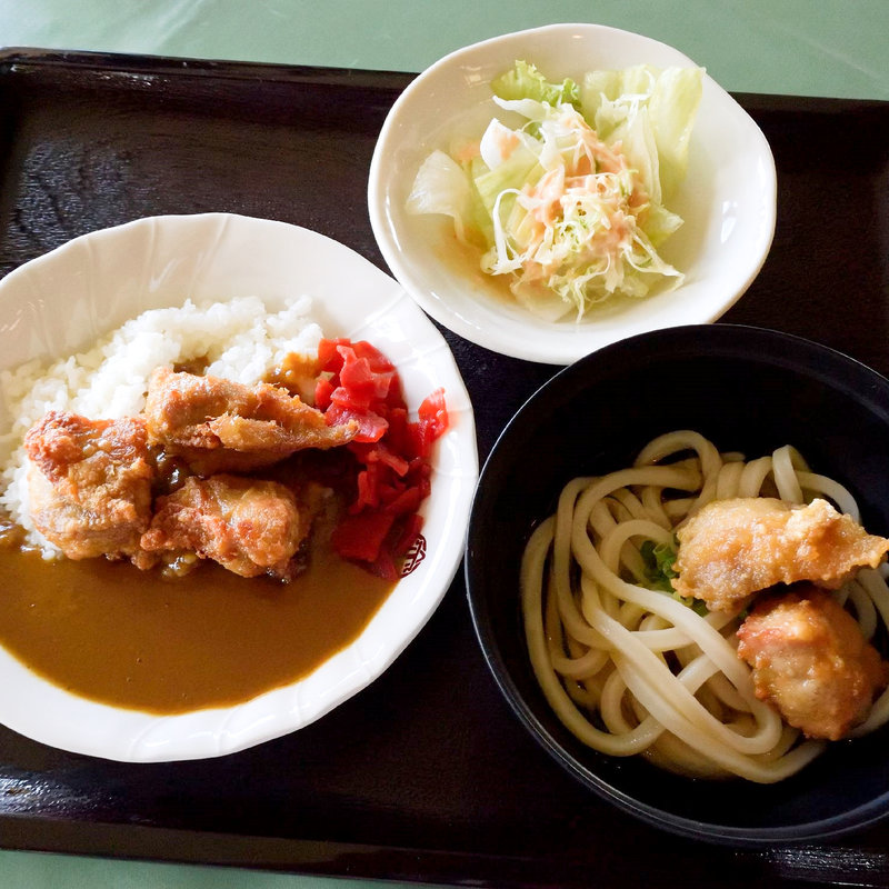 バイキング（カレーライス、讃岐なのでうどん、唐揚げ、 サラダ）(高松カントリー倶楽部)
