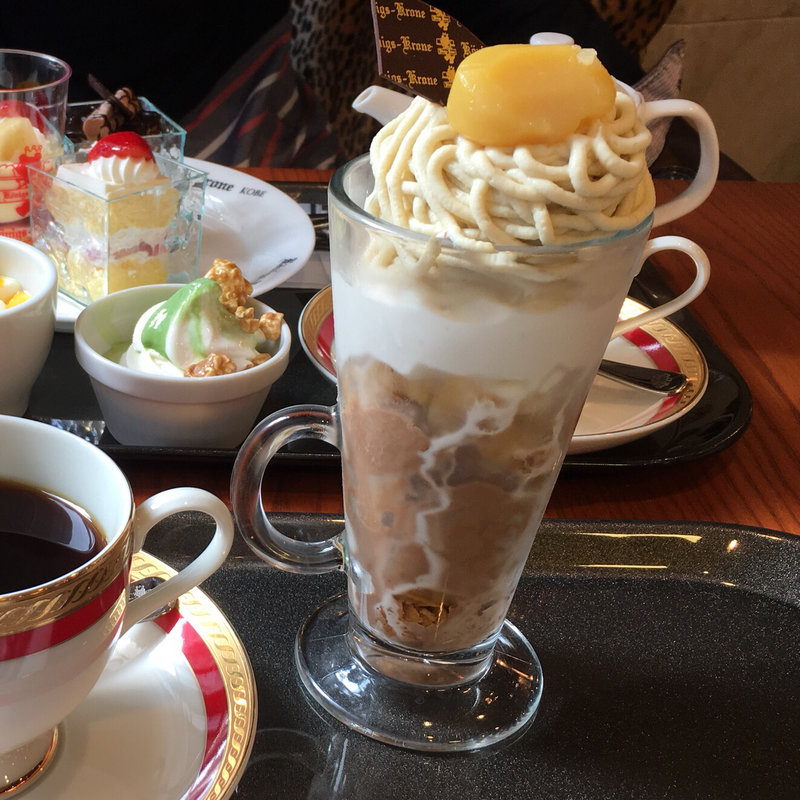 モンブランパフェ(ケーニヒスクローネ くまポチ邸)