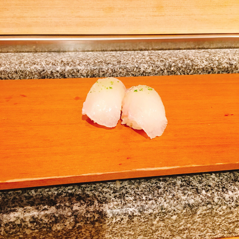 ヒラメの握り(末廣鮨)