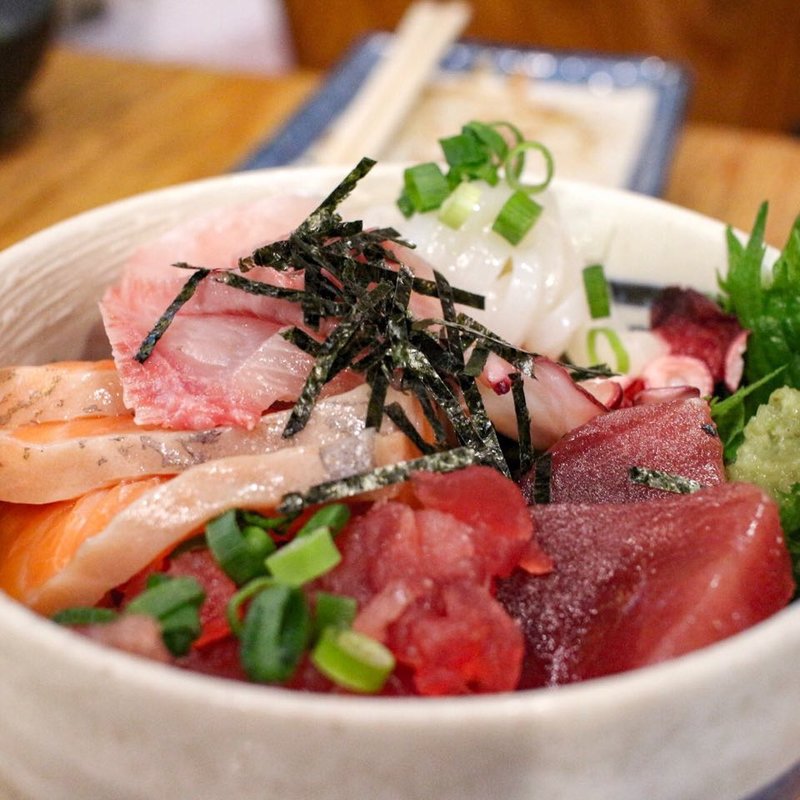 海鮮盛り合わせ丼(浜焼太郎 川崎仲見世通り店)