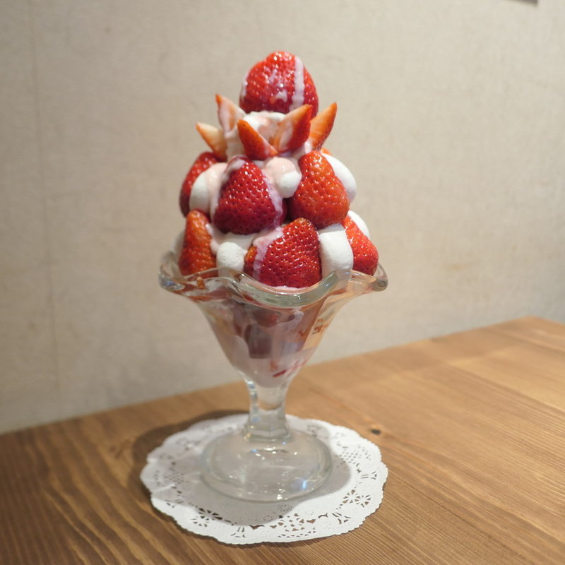 いちごパフェ(momovege)