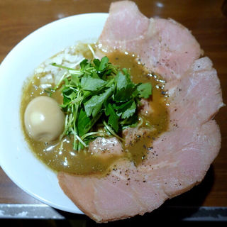 濃厚烏賊煮干具だくさん特製中華そば(醤油)(ねむ瑠 )