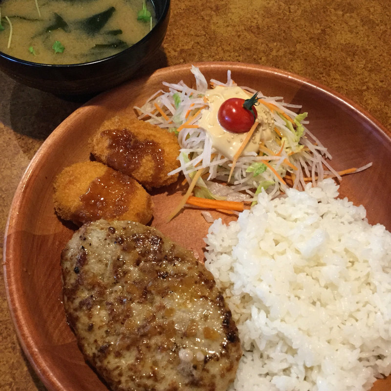 ハンバーグ＆かに入りクリームコロッケ(びっくりドンキー豊橋藤沢店)