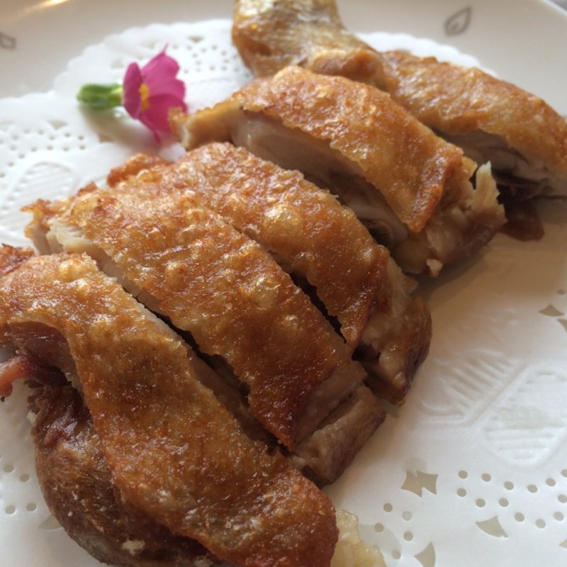 骨付き鶏モモ肉の素揚げ(中国料理 桃谷樓 阿倍野賓筵)