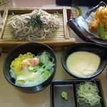 かき揚げ天ざる蕎麦とミニネギトロ丼(岩舟ゴルフ倶楽部レストラン )