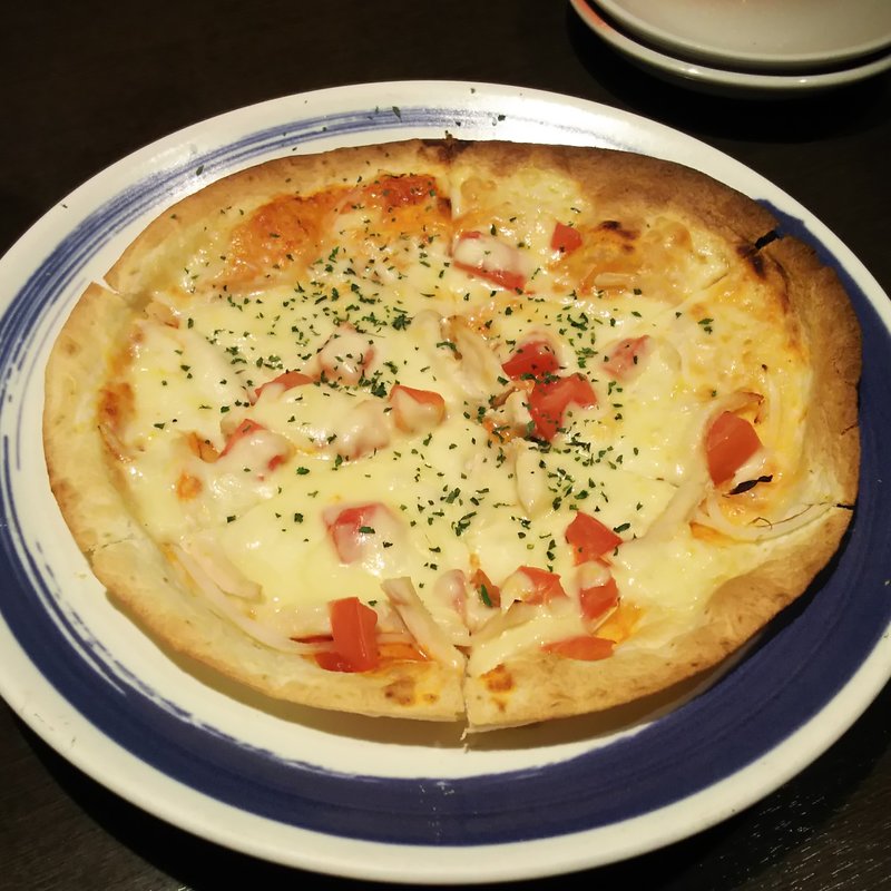 蒸し鶏とトマトのピザ(団欒 炎 京急川崎店)