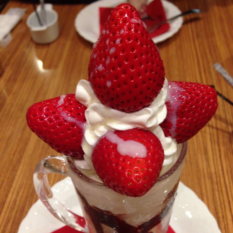 いちごジョッキパフェ(ミキ フルーツ)