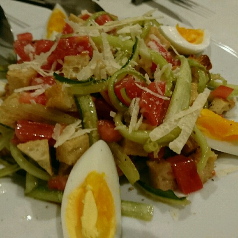 プンタレッラのサラダ(チーロ)