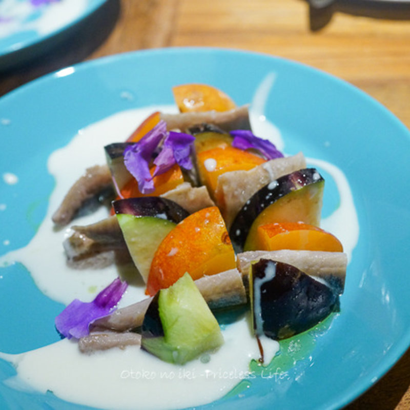 新サンマのマリネ、水ナスとプラム、チーズのクレマ(スペイン料理サルデスカ )