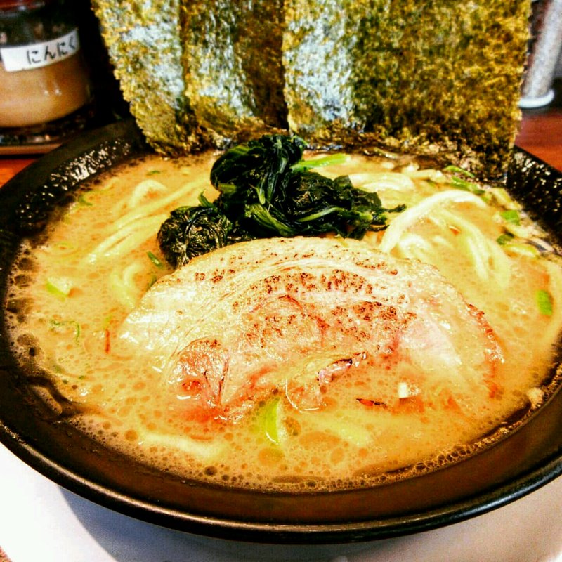 豚骨醤油ラーメン(横浜家系ラーメン 巣鴨家)