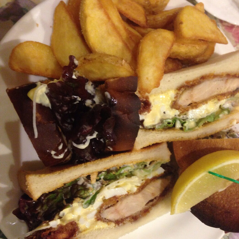 サーモンフライサンド(スリーチムニーズ)