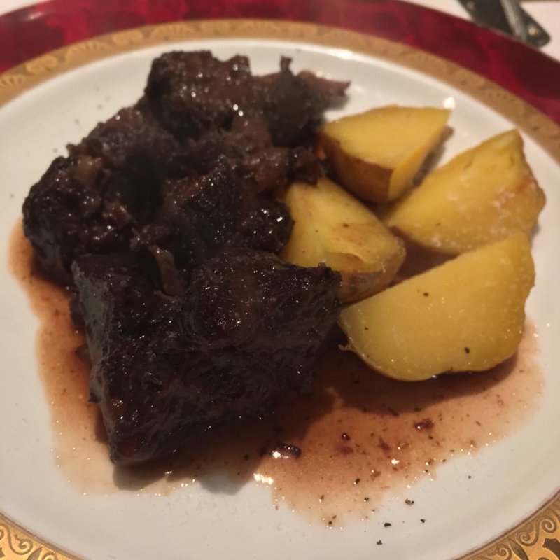 牛の赤ワイン煮込み(アントニオ デル ポライオーロ （Antonio　del　Pollaiolo）)