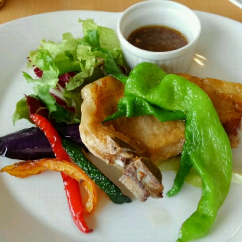 三元豚と葉山野菜のグリル(オランジュ・ブルー)