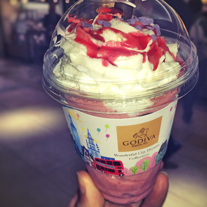 ショコリキサー ホワイトチョコレート ストロベリー&バイオレットチップ(ゴディバ アミュプラザ博多店)